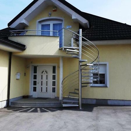 شقة Natasha'S Garden House Dol pri Ljubljani المظهر الخارجي الصورة